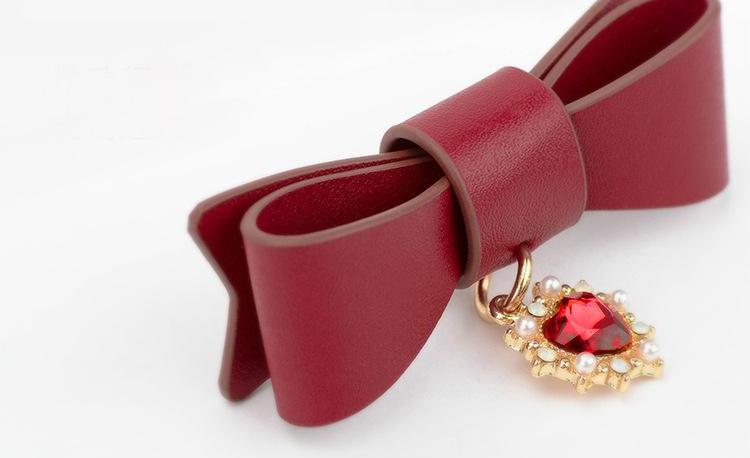 Elegant Leather Collar with Bow Pendant and Leash