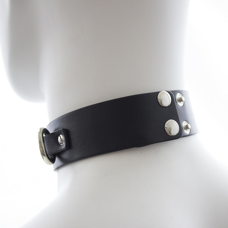 Gothic multi-rivet PU leather BDSM collar with leash for bondage play
