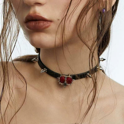 Gothic Heart of Thorns Studded Leather Collar – Edgy gothic fashion accessory with metal studs