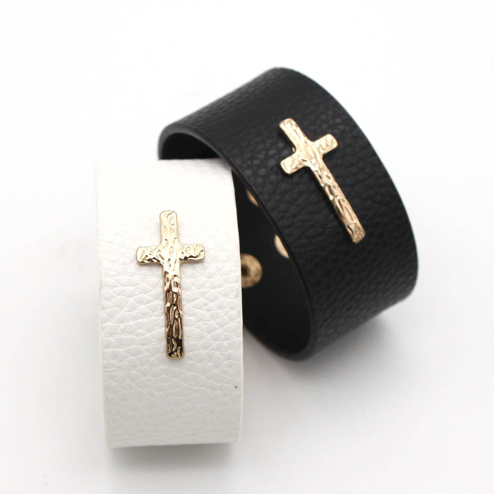 Hammered Cross PU Leather Bracelet – Stylish BDSM accessory for men and women